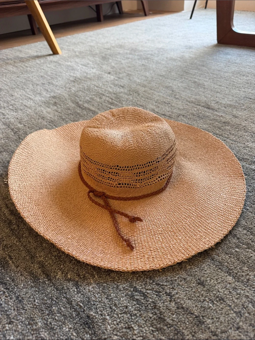 Women’s Wide-Brim Straw Sun Hat in Tan